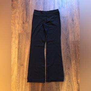 Lululemon Astro Pants - Black - Size 12
About 2011 - barely worn